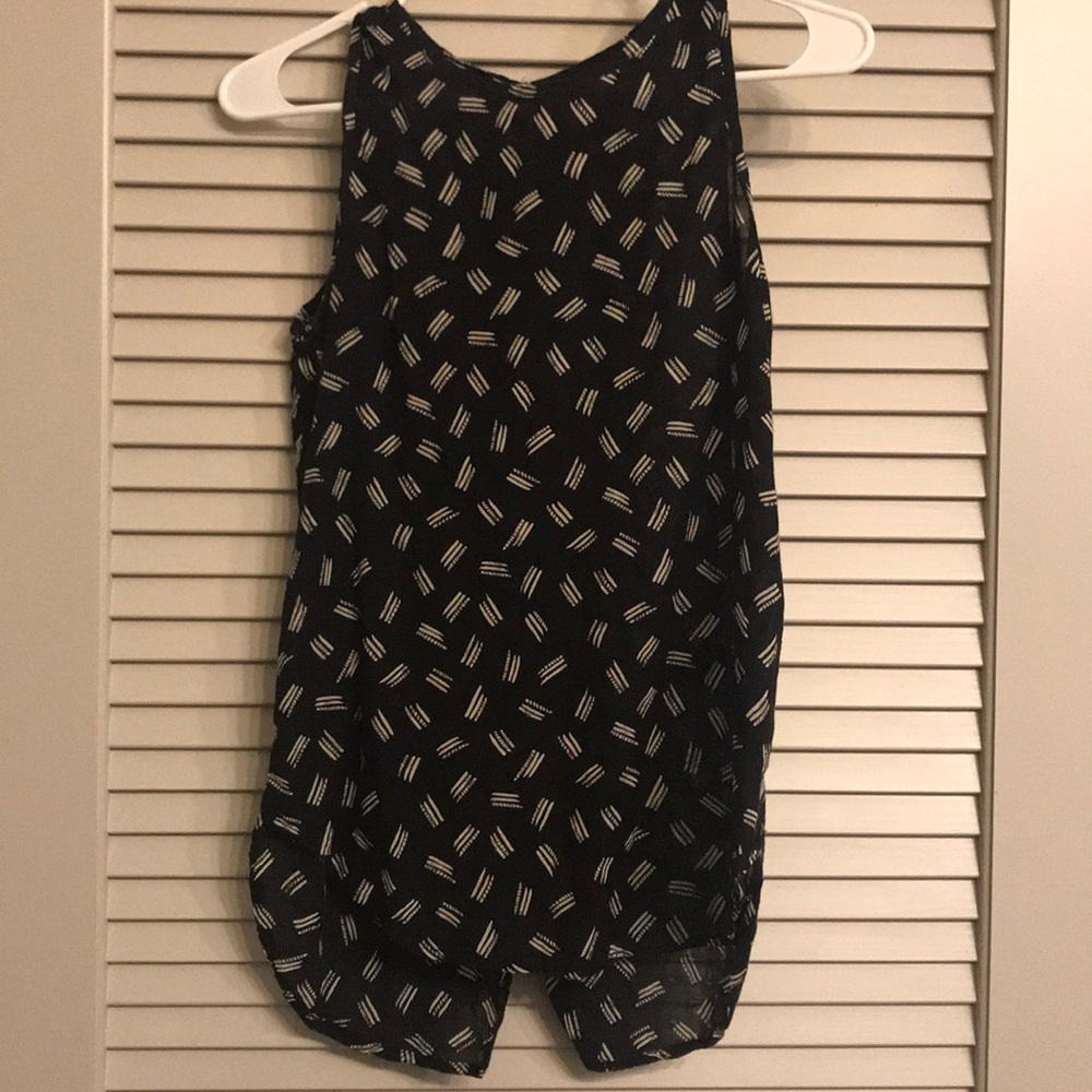 Lucky sleeveless blouse